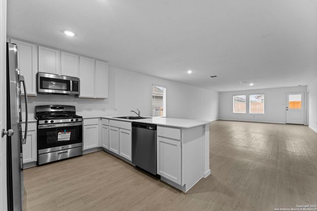 7702 Nessie Trails, Floresville, TX 78227