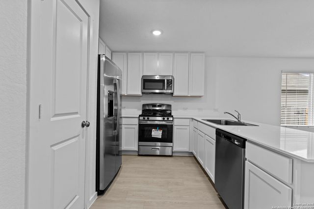 7702 Nessie Trails, Floresville, TX 78227