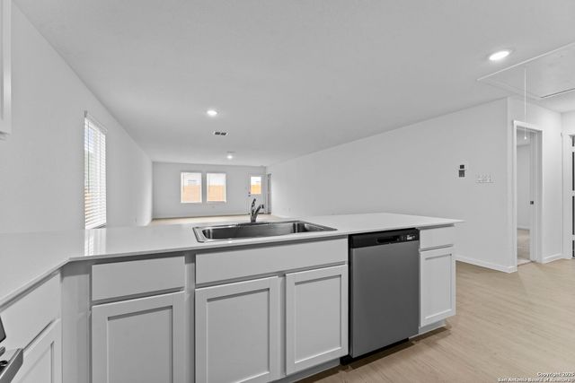 7702 Nessie Trails, Floresville, TX 78227