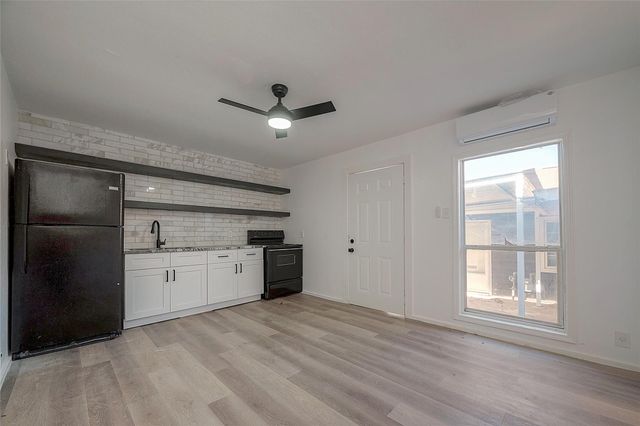 3320 Hays Street B, Pasadena, TX 77503