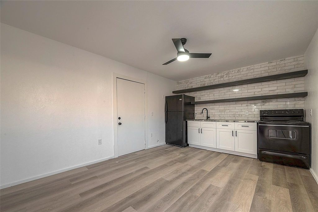 3320 Hays Street B, Pasadena, TX 77503