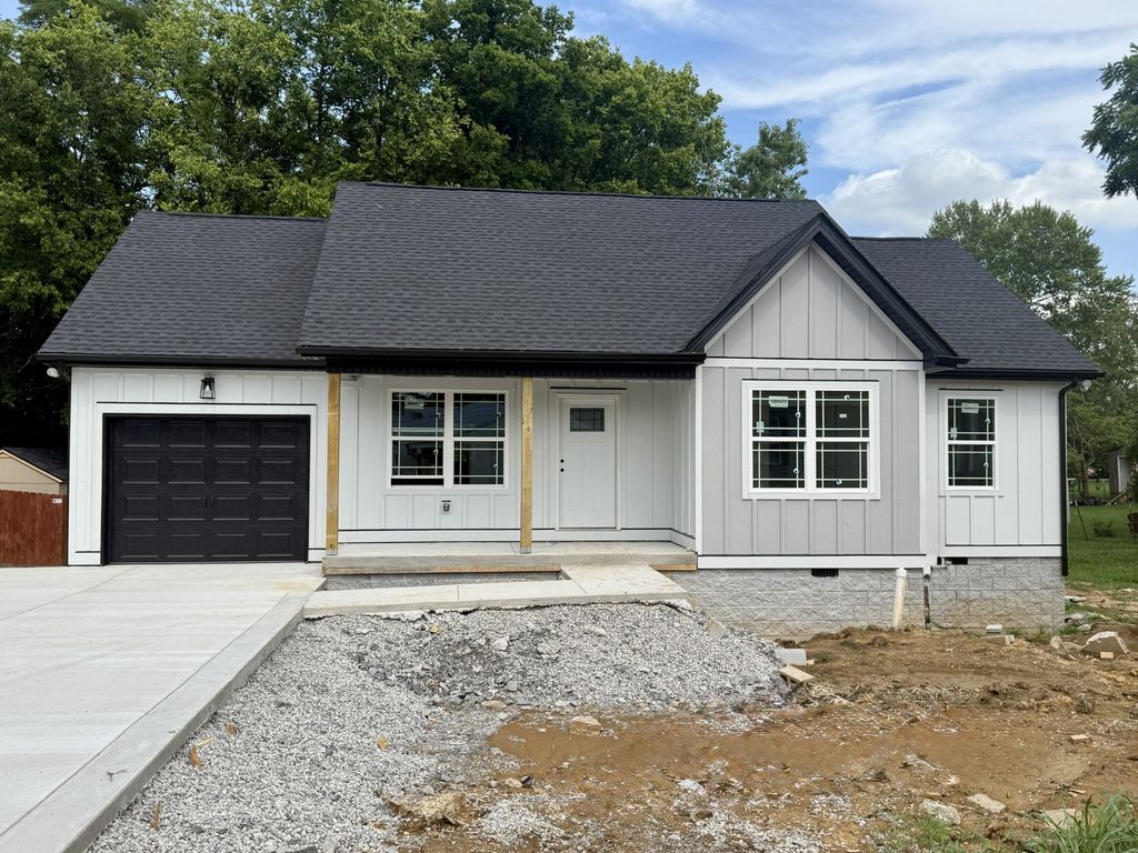 2063 Justice St, Greenbrier, TN 37073