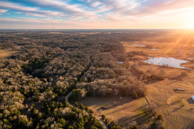 401 Coyote Trail, Whitesboro, TX 76273