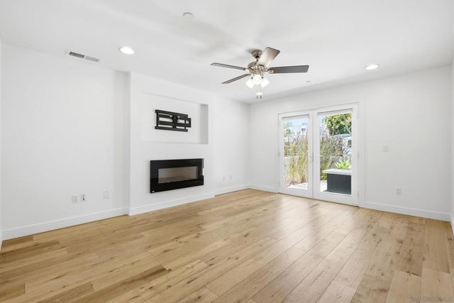 1323 Felspar St, San Diego, CA 92109