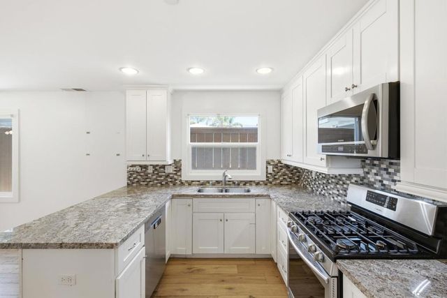 1323 Felspar St, San Diego, CA 92109