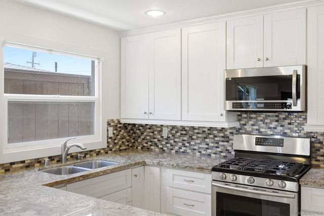 1323 Felspar St, San Diego, CA 92109