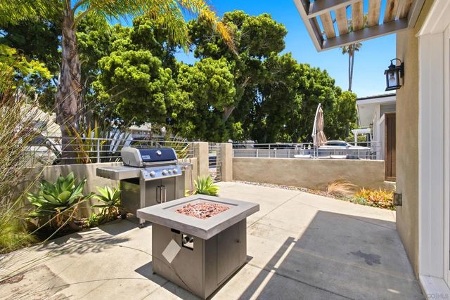 1323 Felspar St, San Diego, CA 92109