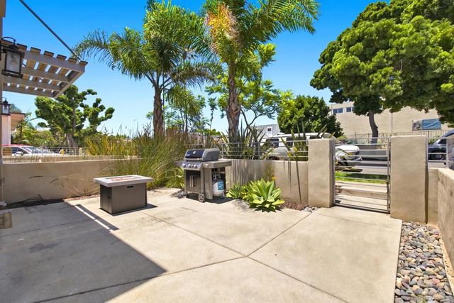 1323 Felspar St, San Diego, CA 92109