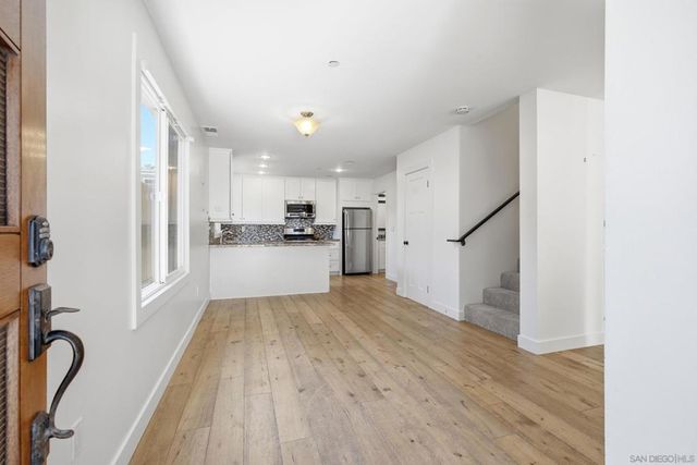 1323 Felspar St, San Diego, CA 92109