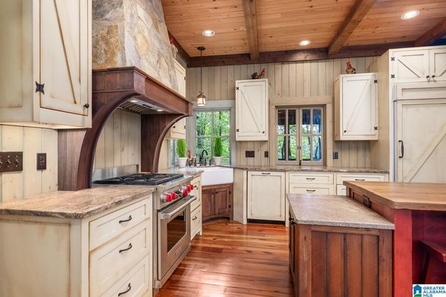 10 HICKORY FLATS LANE, Sterrett, AL 35147