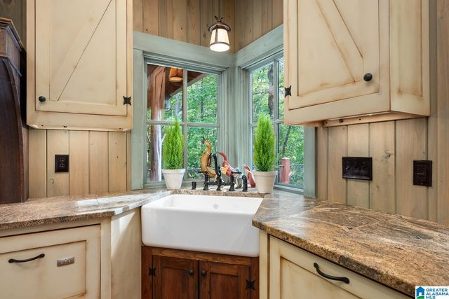 10 HICKORY FLATS LANE, Sterrett, AL 35147