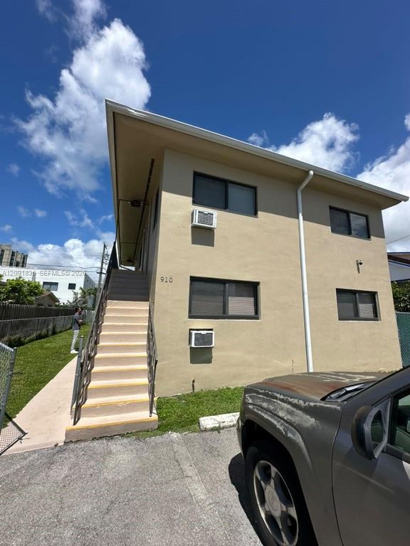 910 SW 29th Avenue 1, Miami, FL 33135