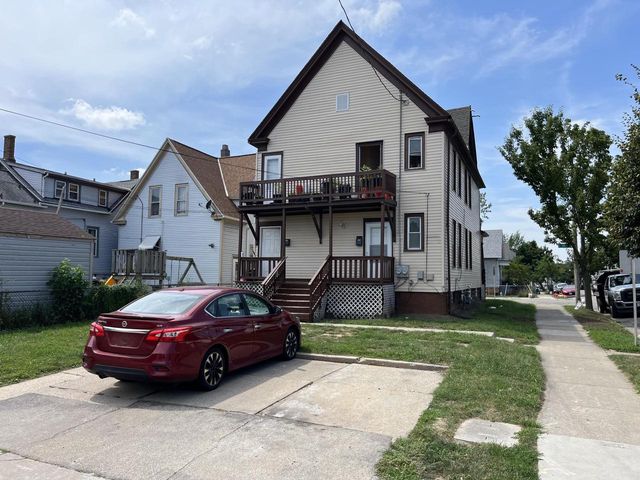 2200 S 18th STREET, Milwaukee, WI 53215
