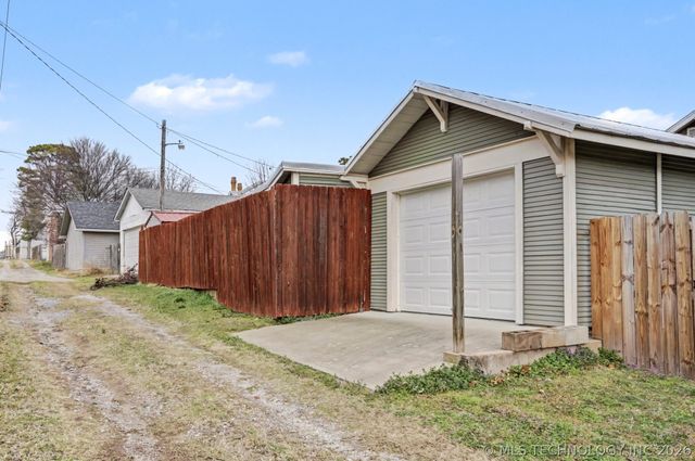 320 S Oak Street, Sapulpa, OK 74066