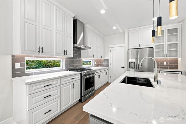 8121 35th Street W, University Place, WA 98466