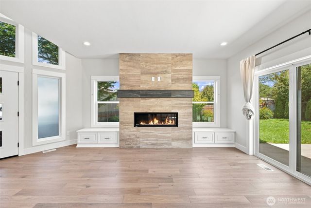 8121 35th Street W, University Place, WA 98466