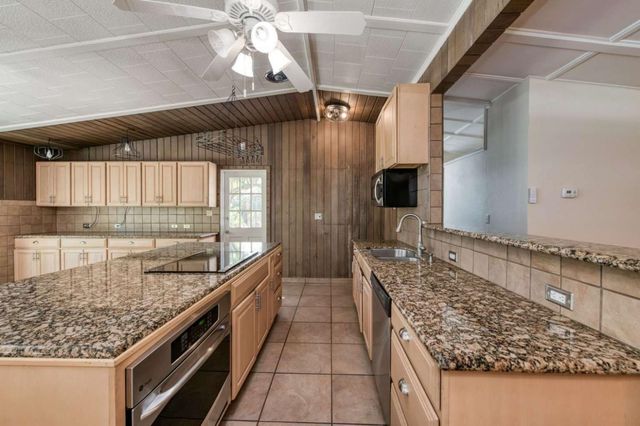 5512 E Ashlan Avenue, Fresno, CA 93727