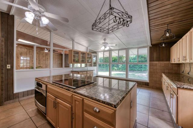 5512 E Ashlan Avenue, Fresno, CA 93727