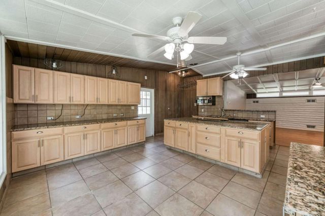 5512 E Ashlan Avenue, Fresno, CA 93727