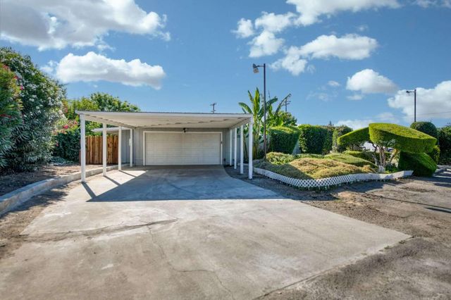 5512 E Ashlan Avenue, Fresno, CA 93727
