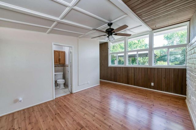5512 E Ashlan Avenue, Fresno, CA 93727
