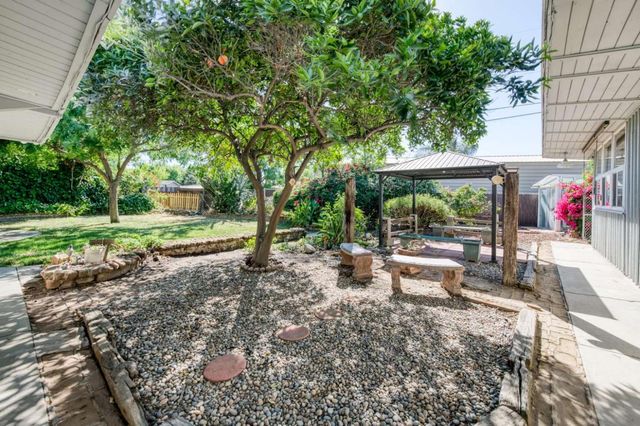5512 E Ashlan Avenue, Fresno, CA 93727