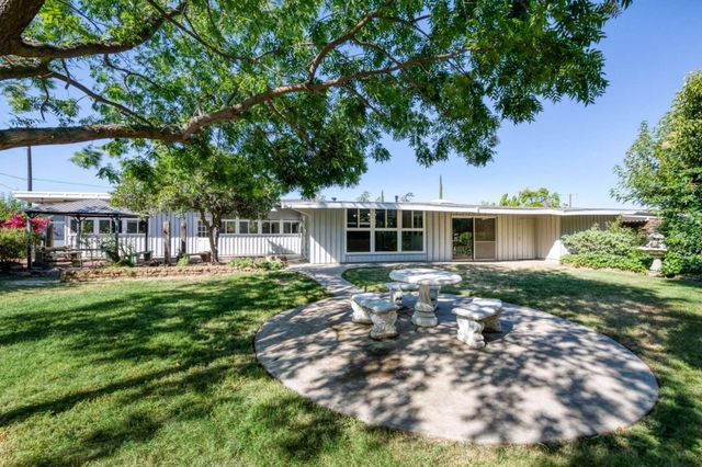 5512 E Ashlan Avenue, Fresno, CA 93727