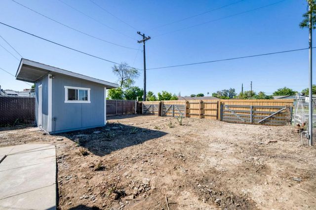 5512 E Ashlan Avenue, Fresno, CA 93727