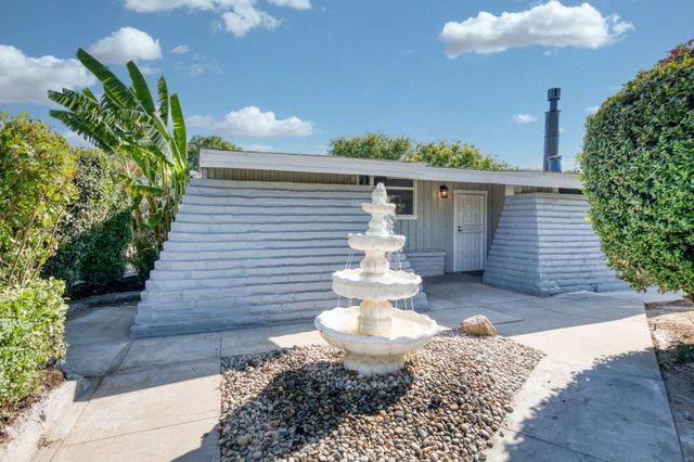 5512 E Ashlan Avenue, Fresno, CA 93727
