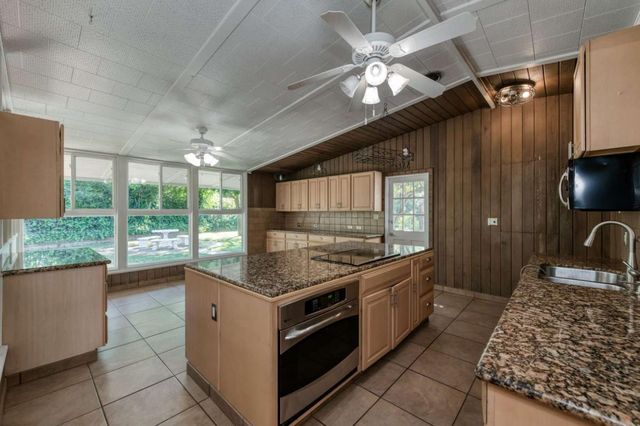 5512 E Ashlan Avenue, Fresno, CA 93727