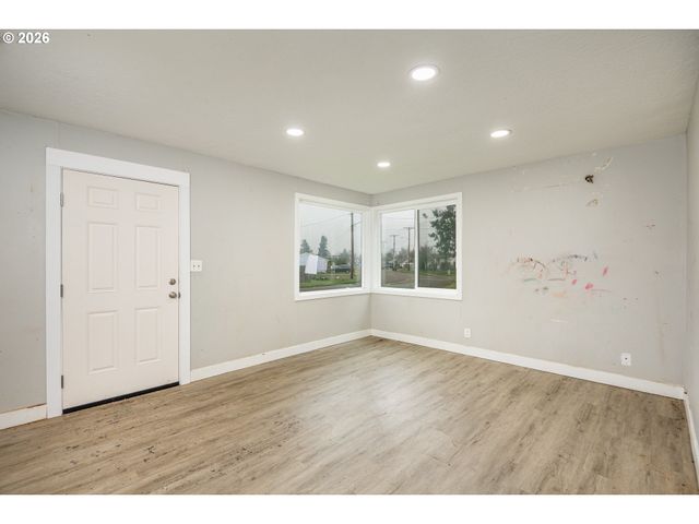 1879 G St, Springfield, OR 97477