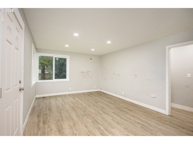 1879 G St, Springfield, OR 97477