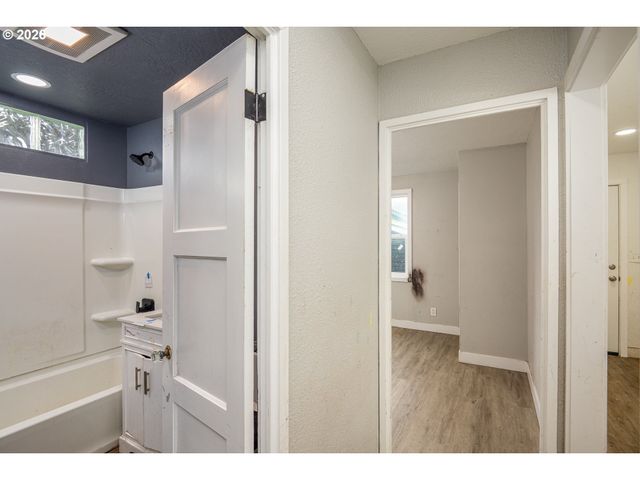 1879 G St, Springfield, OR 97477