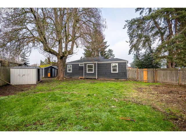 1879 G St, Springfield, OR 97477