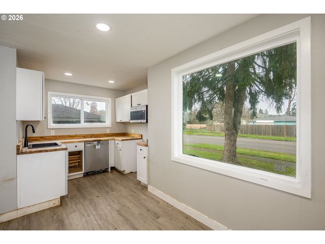 1879 G St, Springfield, OR 97477