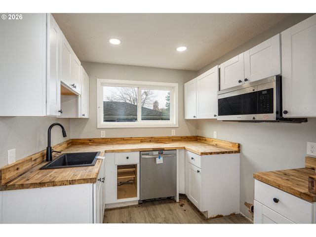 1879 G St, Springfield, OR 97477