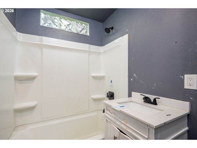 1879 G St, Springfield, OR 97477