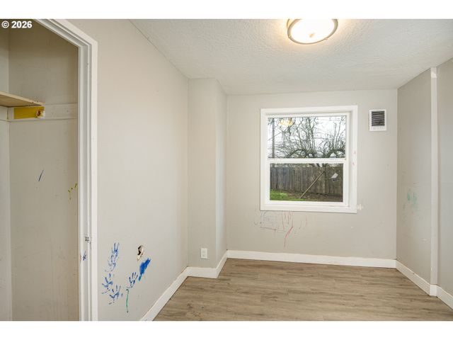 1879 G St, Springfield, OR 97477