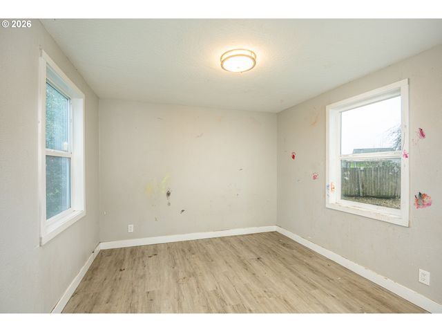 1879 G St, Springfield, OR 97477