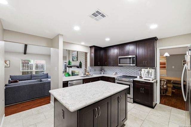 14002 FAIROAK XING, San Antonio, TX 78231