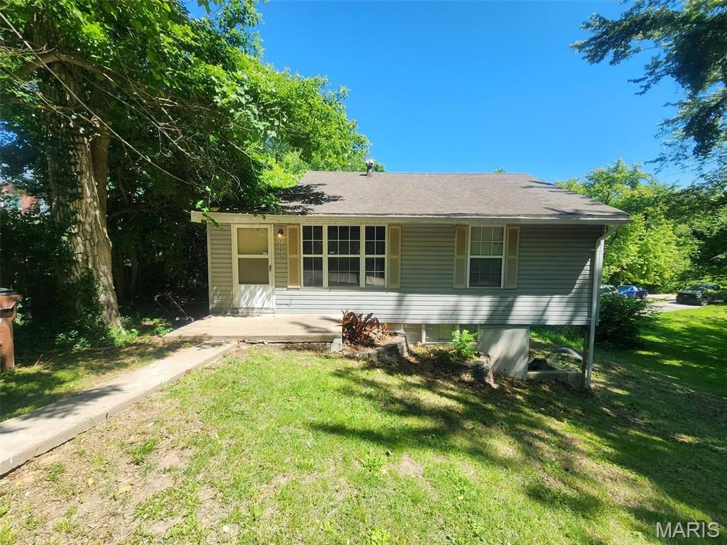 7551 Castro Drive, St Louis, MO 63135