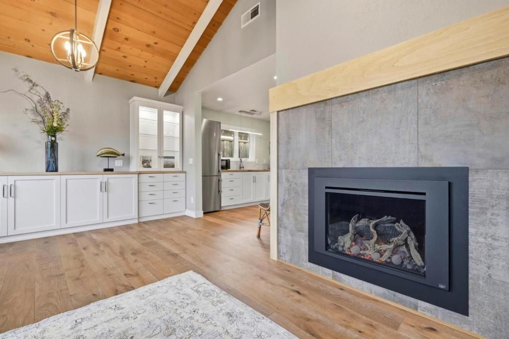 Image 10 of property listing at 212 3rd Avenue, Santa Cruz, CA 95062