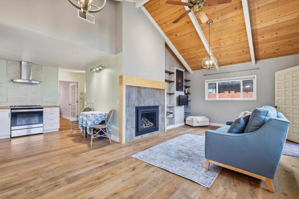 Image 11 of property listing at 212 3rd Avenue, Santa Cruz, CA 95062