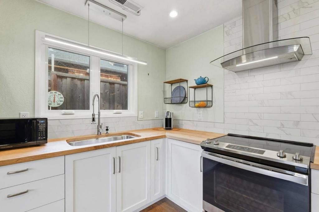 Image 13 of property listing at 212 3rd Avenue, Santa Cruz, CA 95062