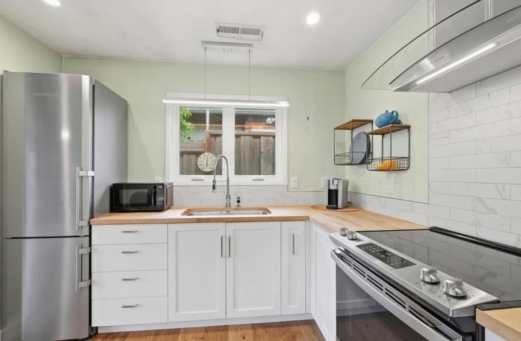 Image 14 of property listing at 212 3rd Avenue, Santa Cruz, CA 95062