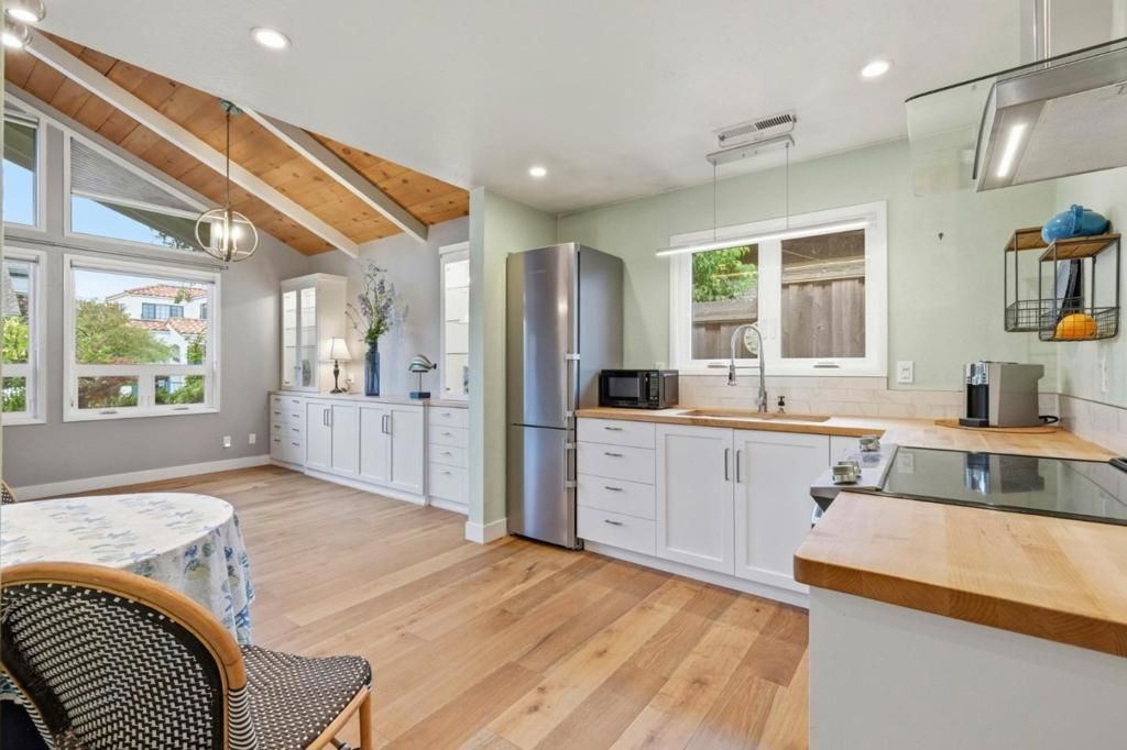Image 15 of property listing at 212 3rd Avenue, Santa Cruz, CA 95062