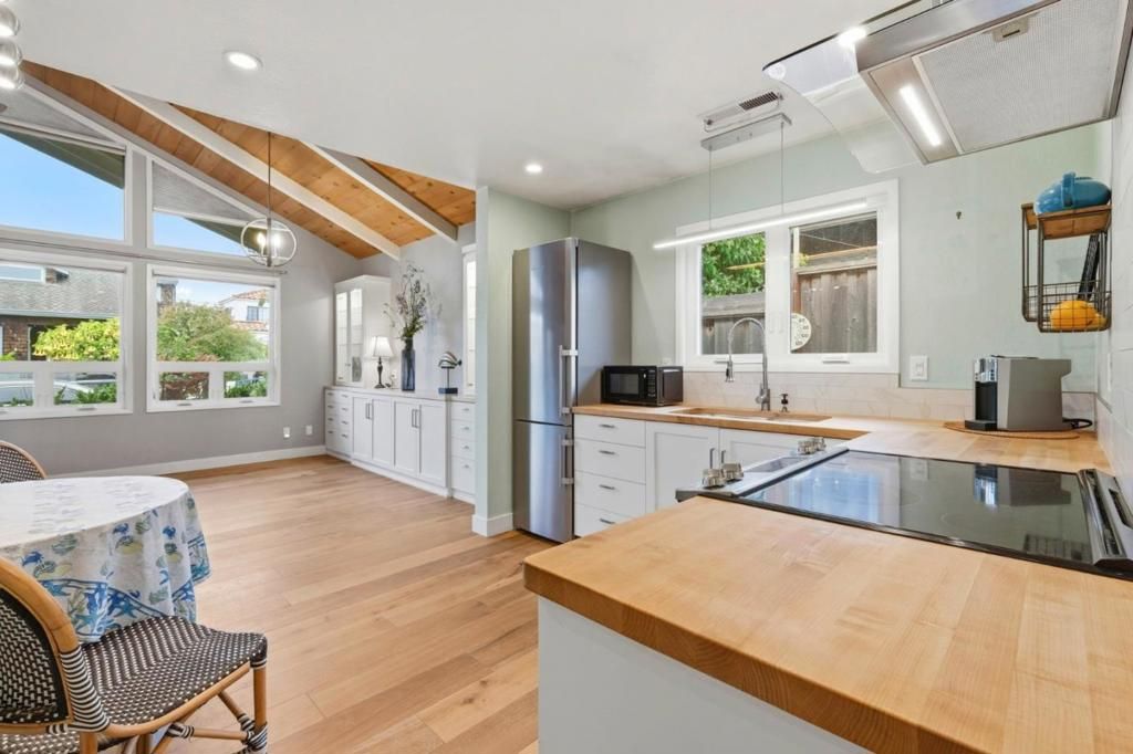 Image 16 of property listing at 212 3rd Avenue, Santa Cruz, CA 95062