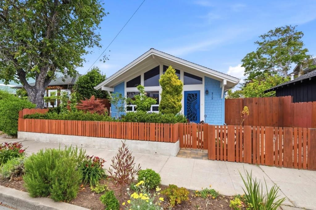 Image 4 of property listing at 212 3rd Avenue, Santa Cruz, CA 95062
