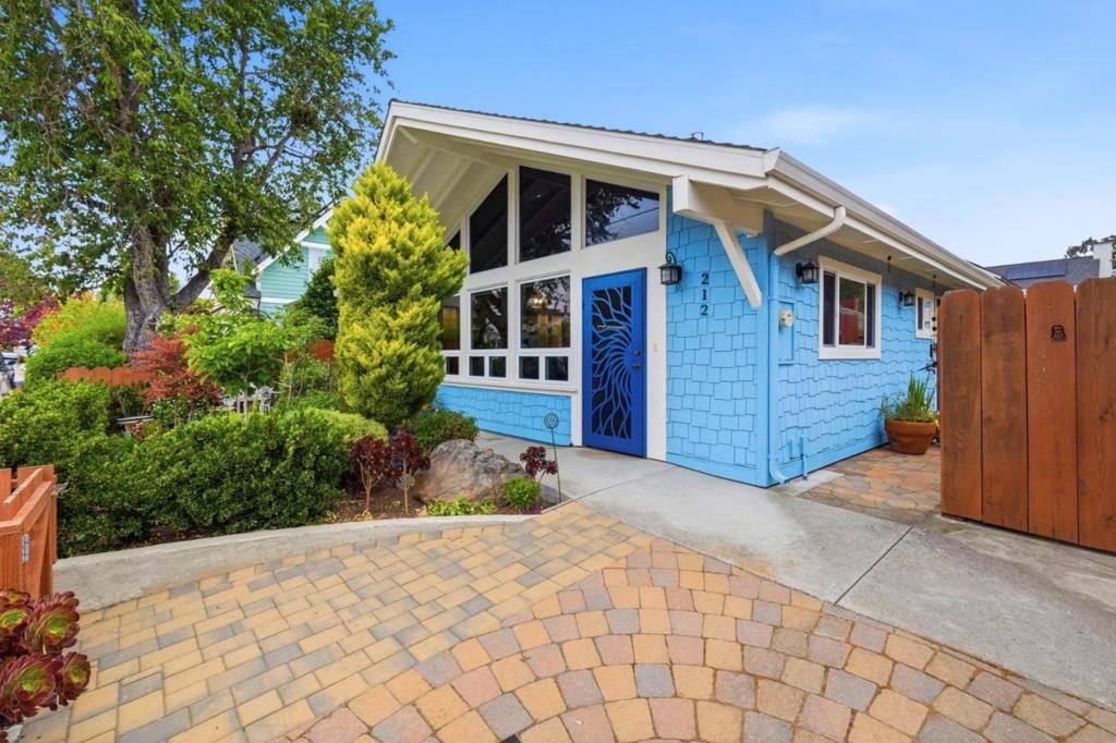 Image 5 of property listing at 212 3rd Avenue, Santa Cruz, CA 95062