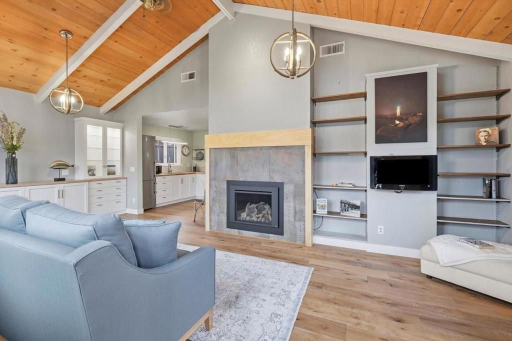 Image 7 of property listing at 212 3rd Avenue, Santa Cruz, CA 95062